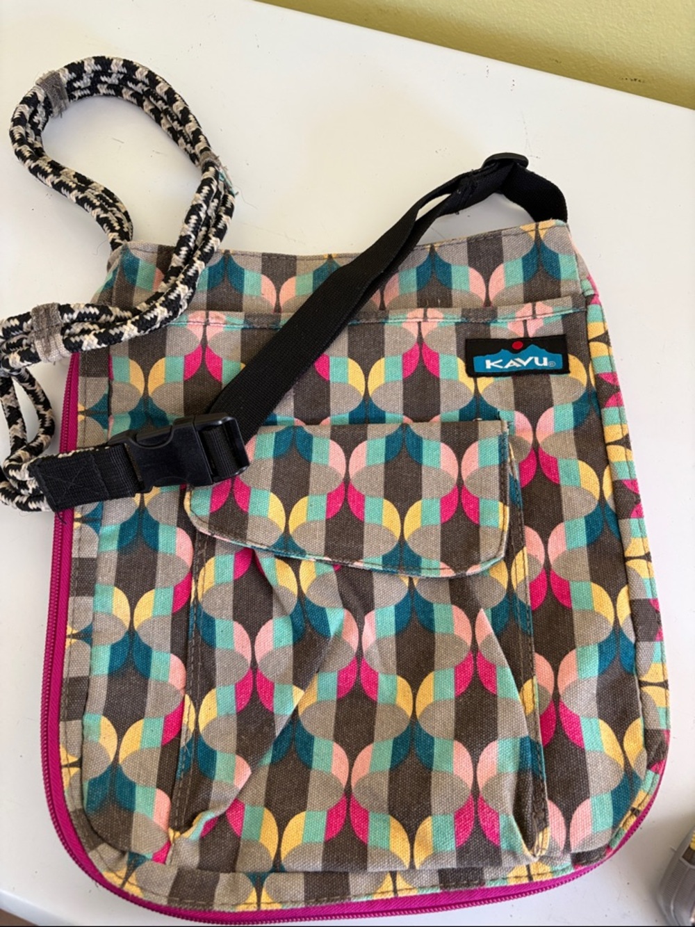 Kavu Multicolor Geo Zipper Expandable Crossbody Bag - Gray, Pink, Teal & Yellow